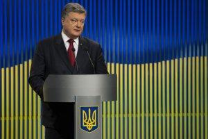 Запад продолжает шантажировать Украину , но Порошенко пока держится Запад продолжает шантажировать Украину , но Порошенко пока держится